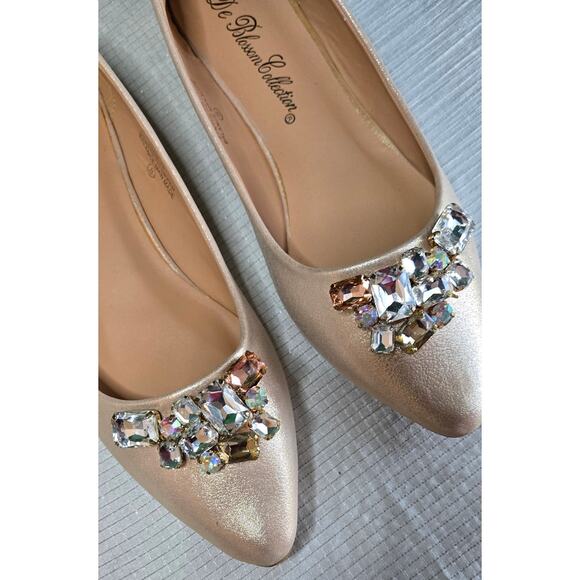 De Blossom Collection Cream Satin Flats w/Multicolor Rhinestones, Size 8, NWOB - Picture 2 of 5